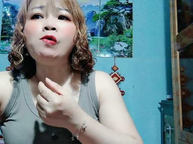 Linhanhsex2k's BongaCams show and profile