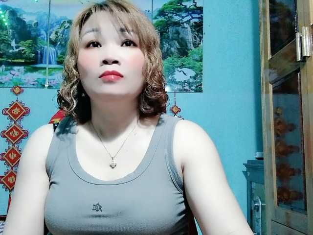 Linhanhsex2k's BongaCams show and profile