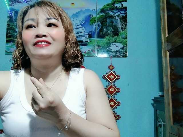 Linhanhsex2k's BongaCams show and profile