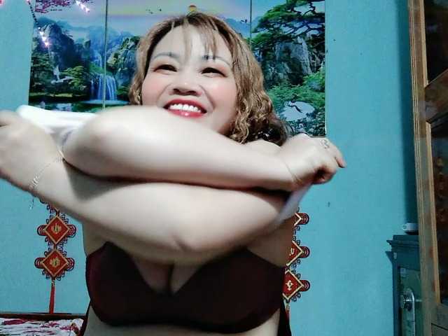 Linhanhsex2k's BongaCams show and profile