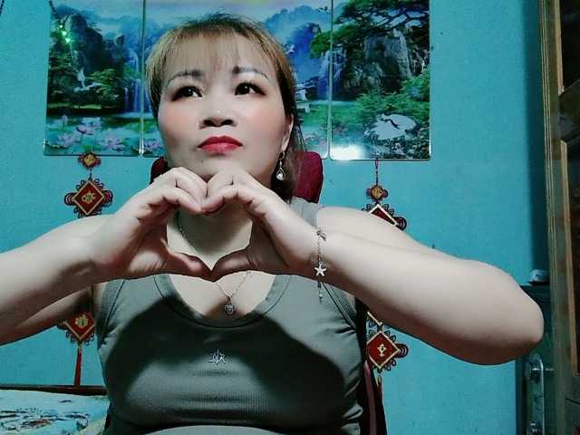 Linhanhsex2k's BongaCams show and profile