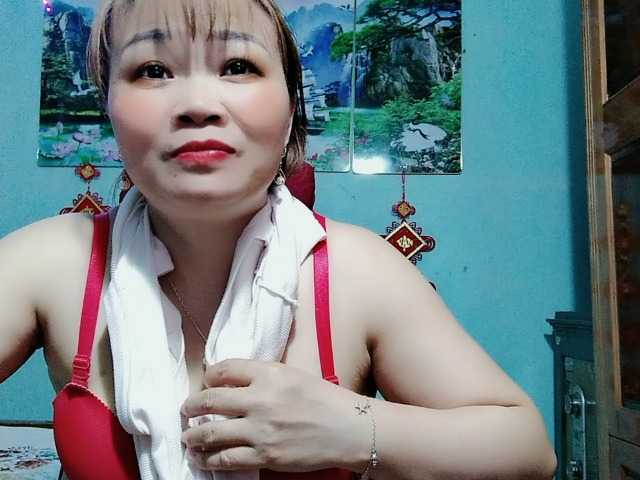 Linhanhsex2k's BongaCams show and profile