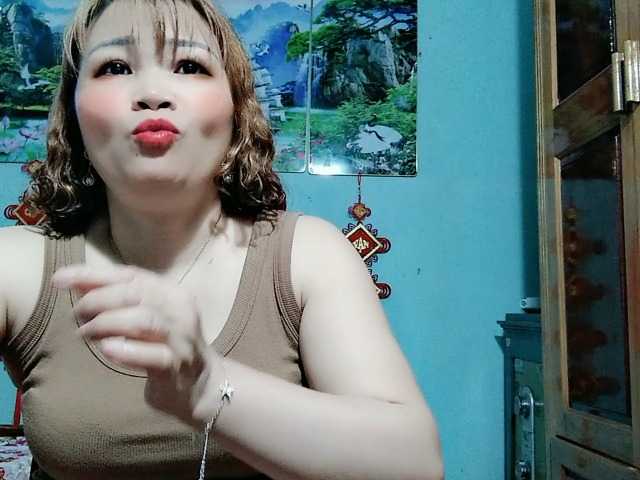 Linhanhsex2k live cam profile