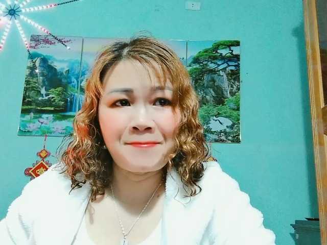 Linhanhsex2k's BongaCams show and profile