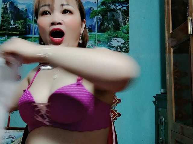 Linhanhsex2k's BongaCams show and profile