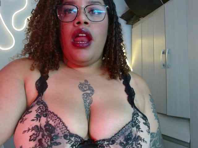 saramorales1 Live Webcam on BongaCams