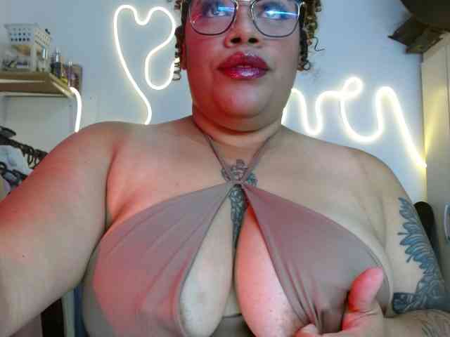 saramorales1 webcam