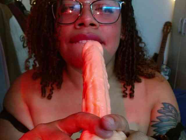 saramorales1 Live Webcam on BongaCams