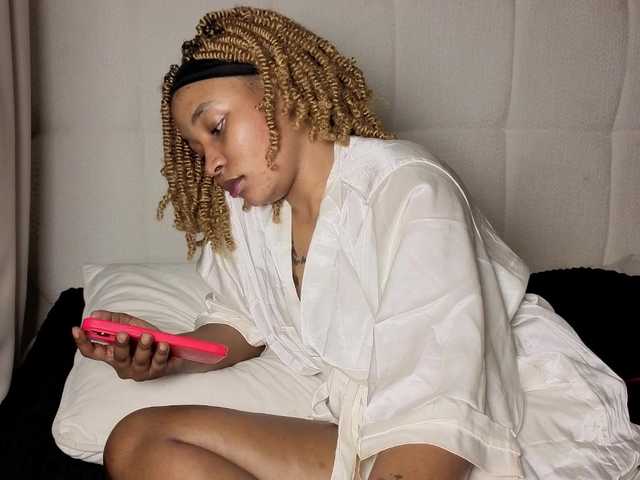 Ebonycutelyn's BongaCams show and profile