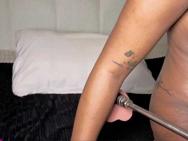 Ebonycutelyn webcam bongacams model stream image