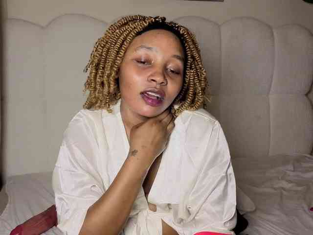 Ebonycutelyn Ebonycutelyn