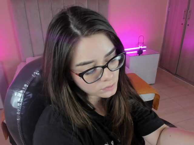 Wanda-Olsenn's BongaCams show and profile