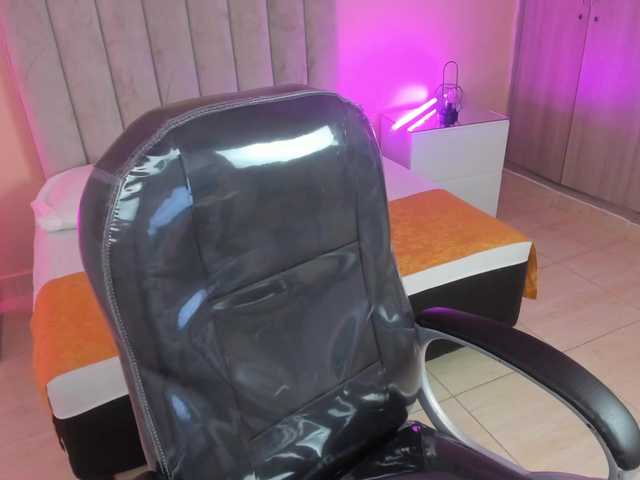 Wanda-Olsenn's BongaCams show and profile