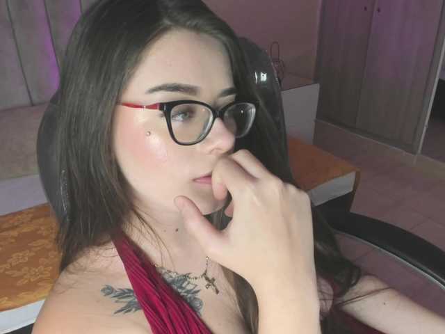 Wanda-Olsenn's BongaCams show and profile