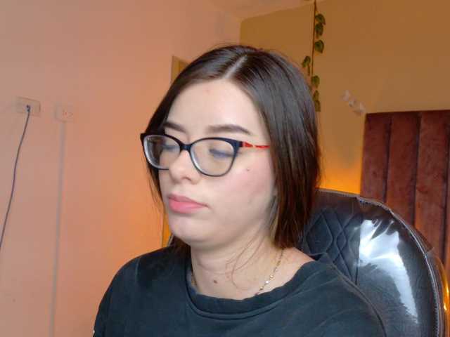 Wanda-Olsenn's BongaCams show and profile