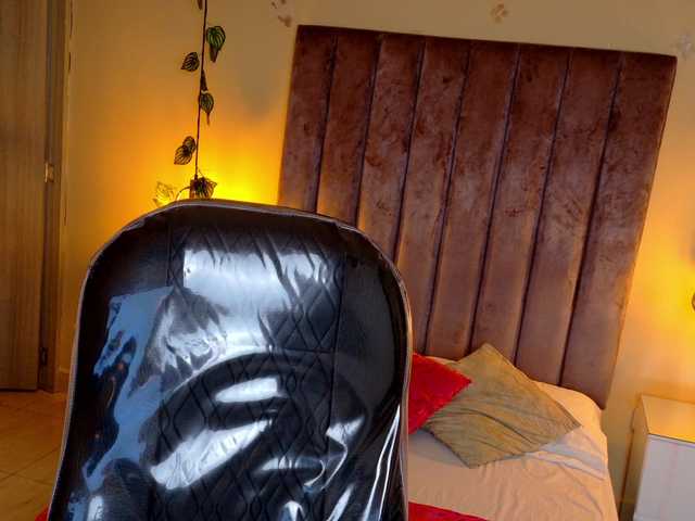 Wanda-Olsenn's BongaCams show and profile