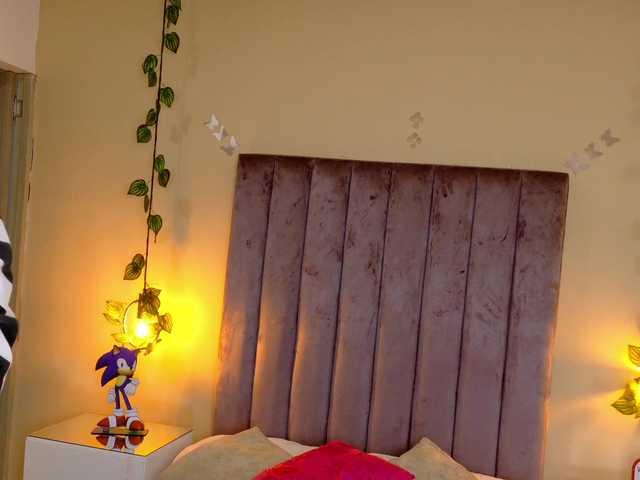 Wanda-Olsenn's BongaCams show and profile