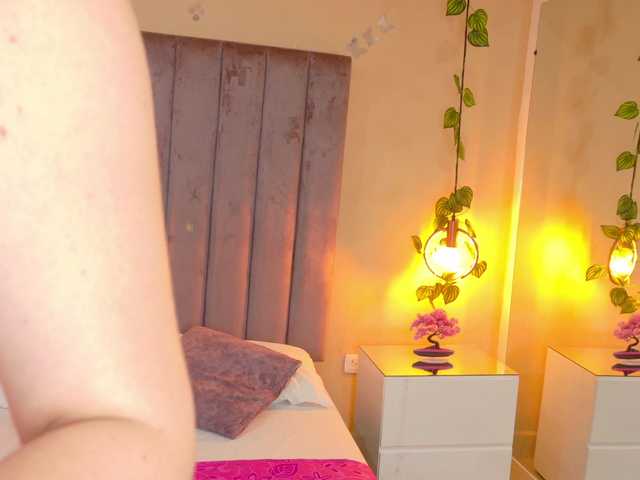 Wanda-Olsenn's BongaCams show and profile