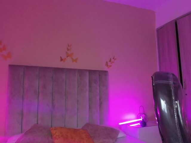 Wanda-Olsenn's BongaCams show and profile