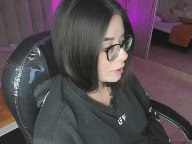 Wanda-Olsenn's BongaCams show and profile