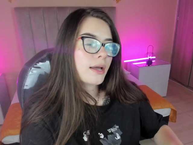 Wanda-Olsenn's BongaCams show and profile