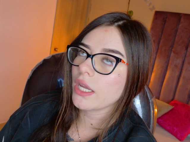 Wanda-Olsenn's BongaCams show and profile