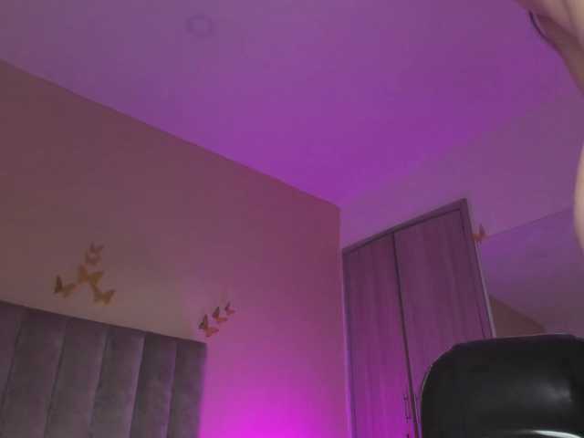 Wanda-Olsenn's BongaCams show and profile