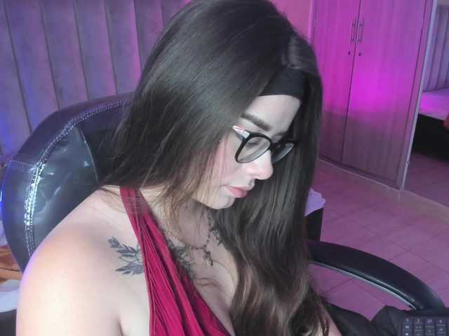 Wanda-Olsenn's BongaCams show and profile