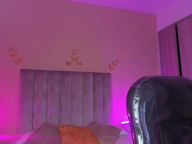 Wanda-Olsenn's BongaCams show and profile