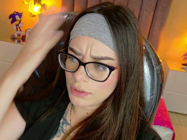 Wanda-Olsenn's BongaCams show and profile