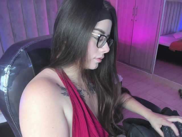 Wanda-Olsenn's BongaCams show and profile