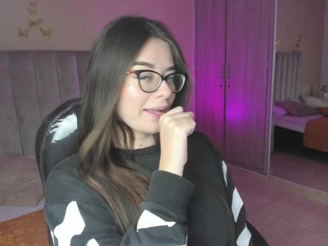 Wanda-Olsenn's BongaCams show and profile