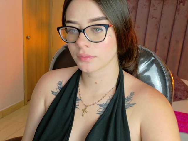 Wanda-Olsenn's BongaCams show and profile