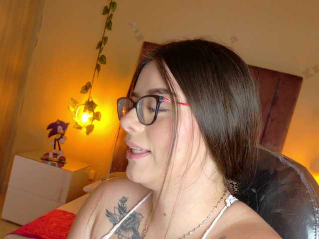 Wanda-Olsenn's BongaCams show and profile