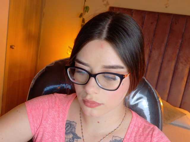 Wanda-Olsenn's BongaCams show and profile