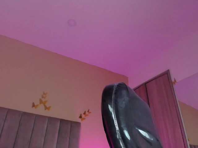 Wanda-Olsenn's BongaCams show and profile