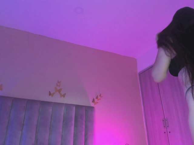 Wanda-Olsenn's BongaCams show and profile