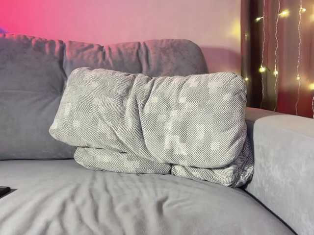 MillyMillya live cam