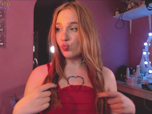 CarolineLovers live cam profile