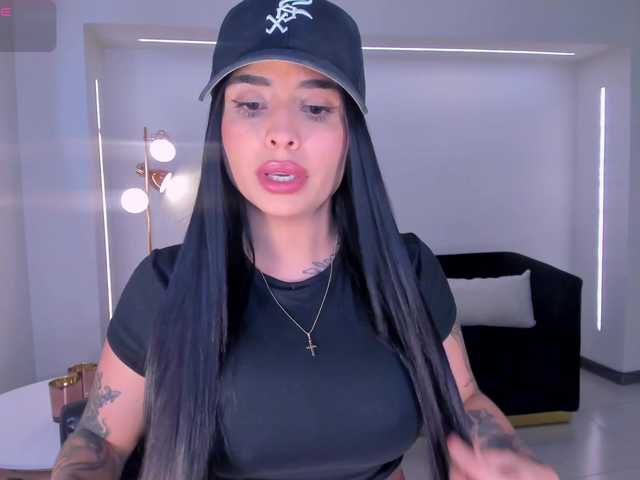 le modèle MariaHerrera est en webcam porno dans un show sur le site bongacams, il possède les tags suivants: Latino/Hispanic,Brunette,Shaved