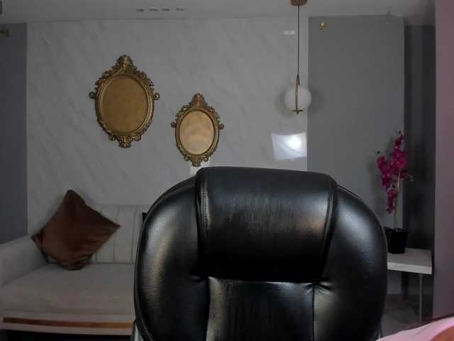 ArianaDumont's BongaCams show and profile