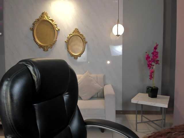 ArianaDumont's BongaCams show and profile