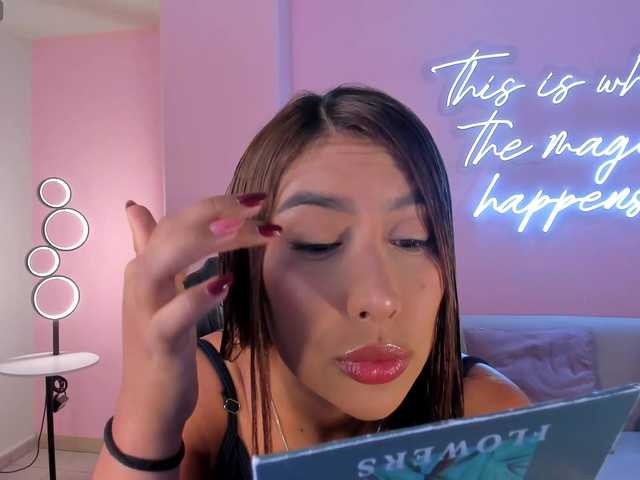 ArianaDumont's BongaCams show and profile