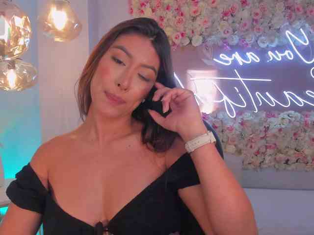 ArianaDumont webcam