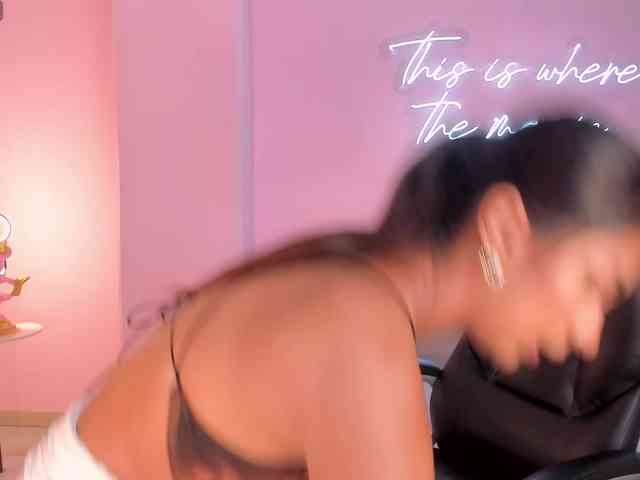 ArianaDumont webcam