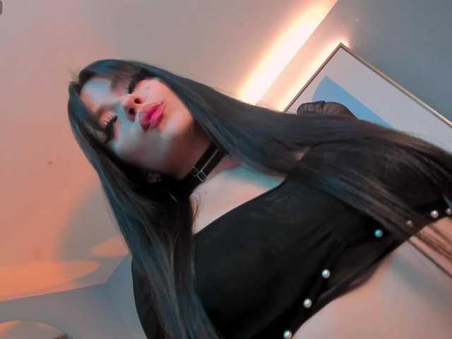 ValeriaRivera1's BongaCams show and profile
