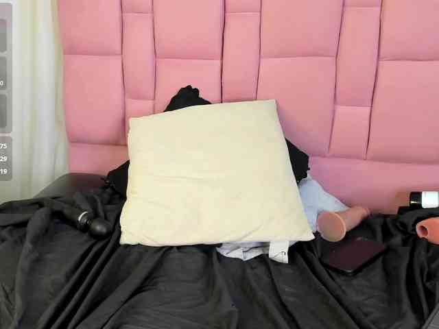 Samantha-black webcam