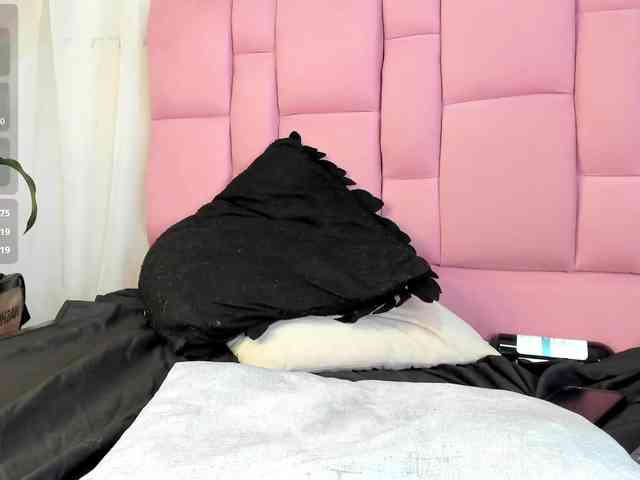 Samantha-black webcam