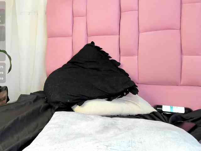 Samantha-black webcam