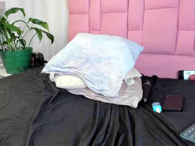 Samantha-black webcam